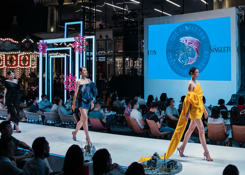 Ấn tượng các thiết kế tại Lễ hội Thời trang Quốc tế Việt Nam 2021 ảnh 4