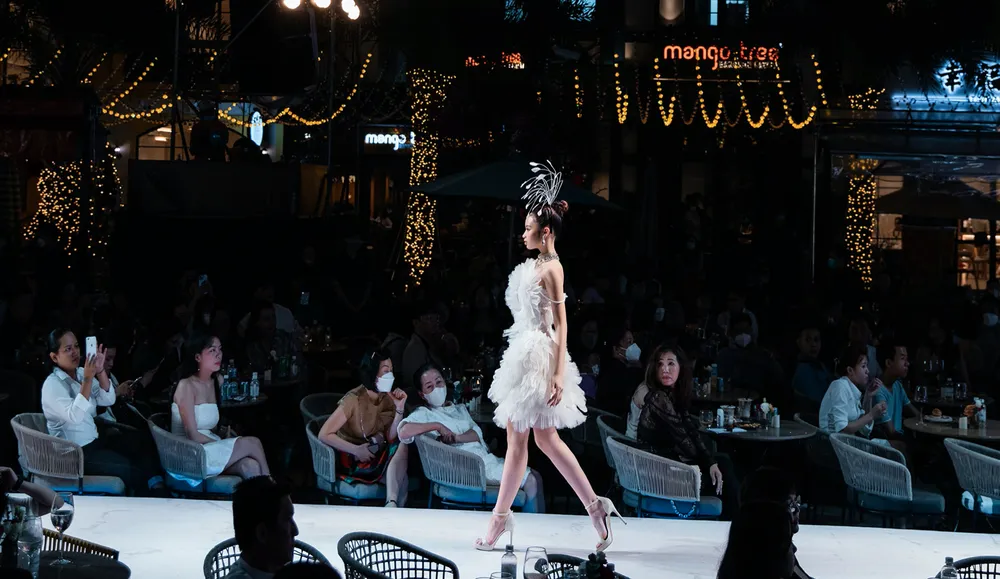 Ấn tượng các thiết kế tại Lễ hội Thời trang Quốc tế Việt Nam 2021 ảnh 7