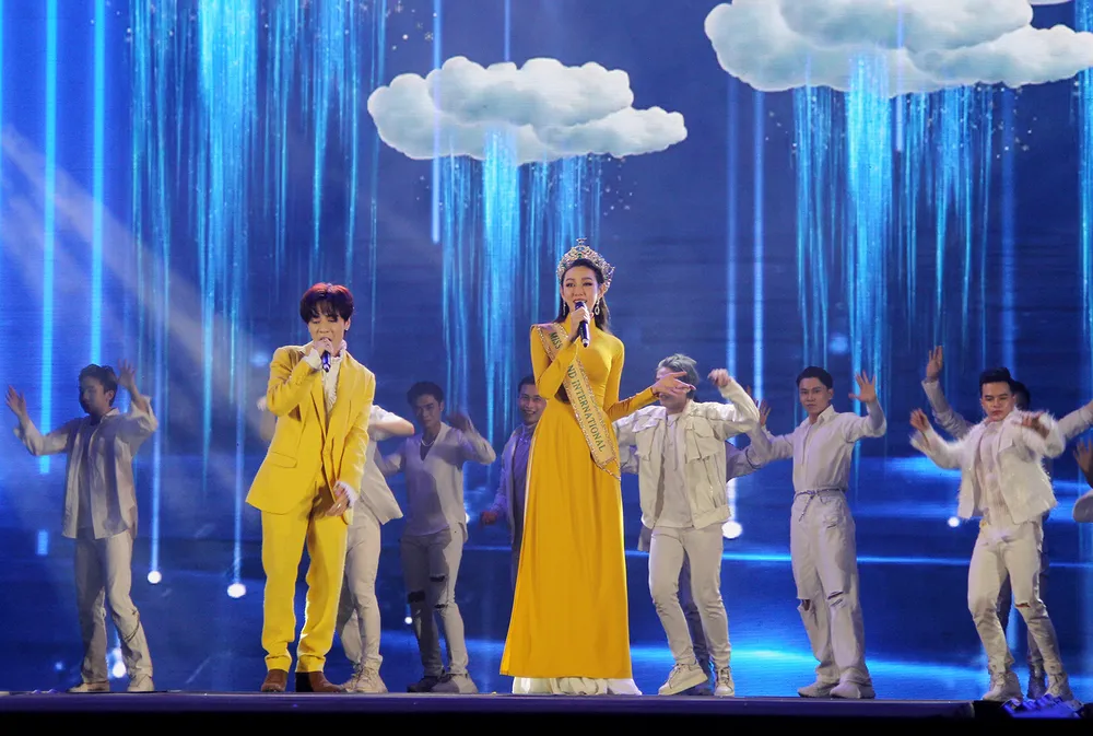 ​Hoa hậu Thùy Tiên hỗ trợ trẻ em mồ côi, người dân khó khăn ngay sau khi về nước ảnh 10