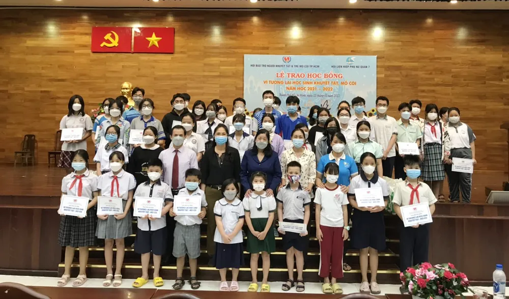 Trao 18 phần quà đến thai phụ khó khăn tại quận 7 ảnh 5