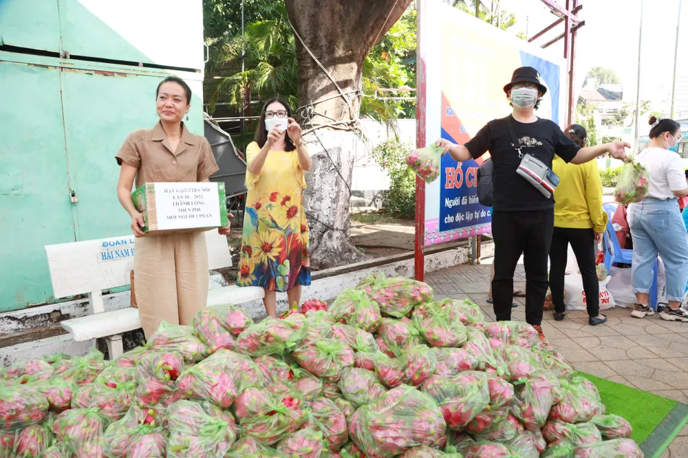 NSND​ Kim Xuân, Hồng Ánh, Kim Duyên đồng hành chăm lo cho trẻ bị ảnh hưởng bởi HIV/AIDS ảnh 2