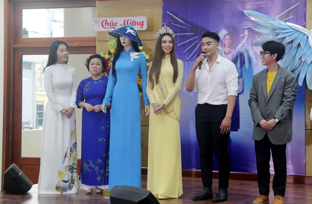 Hoa hậu Hòa bình Quốc tế 2021 trao tặng trang phục đặc biệt đến Bảo tàng Phụ nữ Nam Bộ ảnh 4
