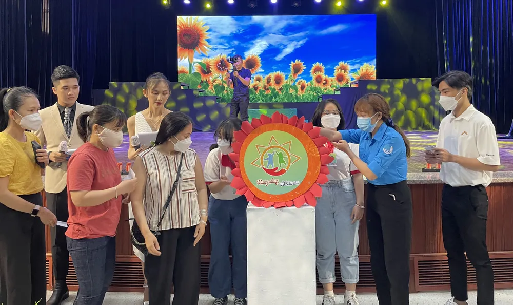 “Mang nắng về bên em” trao học bổng cho trẻ mồ côi tại Thành phố Thủ Đức ảnh 2