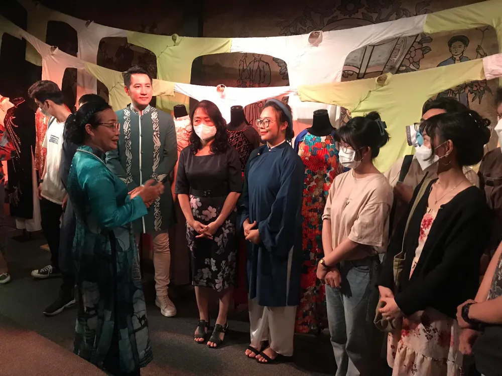 Những chiếc áo “Nối vòng tay lớn” ảnh 4