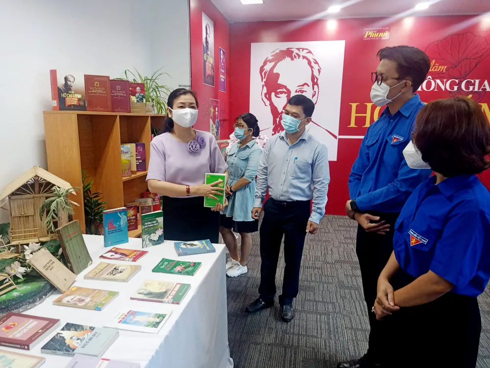 Khai mạc Triển lãm Không gian văn hóa Hồ Chí Minh tại Báo Phụ Nữ TPHCM ảnh 2