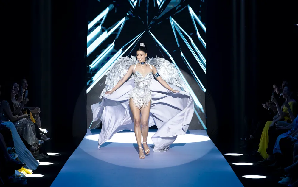 Top 71 Hoa hậu Hoàn vũ Việt Nam 2022 toả sáng cùng “Vinawoman Fashion Show” ảnh 9