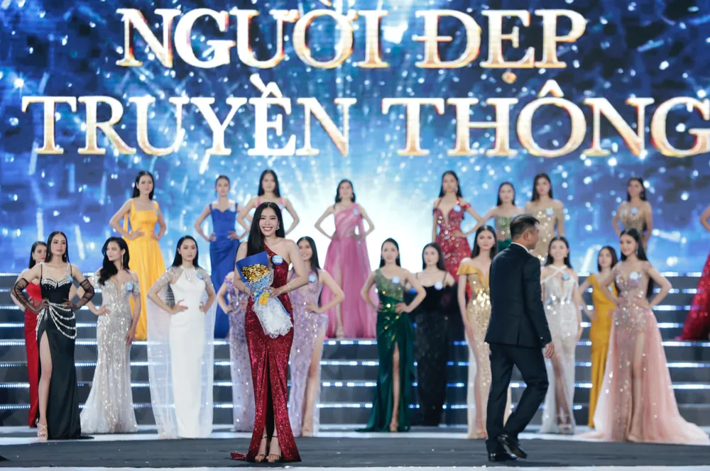 Áo dài được tôn vinh rực rỡ trong Chung khảo Toàn quốc Hoa hậu Thế giới Việt Nam 2022 ảnh 11