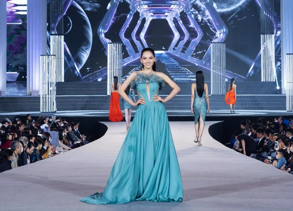 Áo dài được tôn vinh rực rỡ trong Chung khảo Toàn quốc Hoa hậu Thế giới Việt Nam 2022 ảnh 13