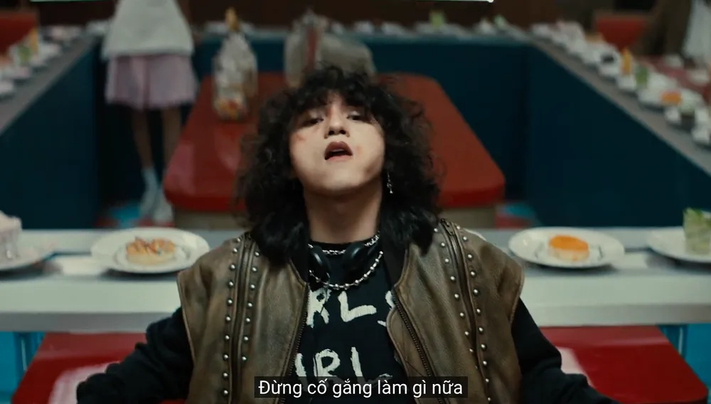 Sơn Tùng M-TP tung MV có cảnh nhảy lầu gây sốc, đầy tranh cãi ảnh 1