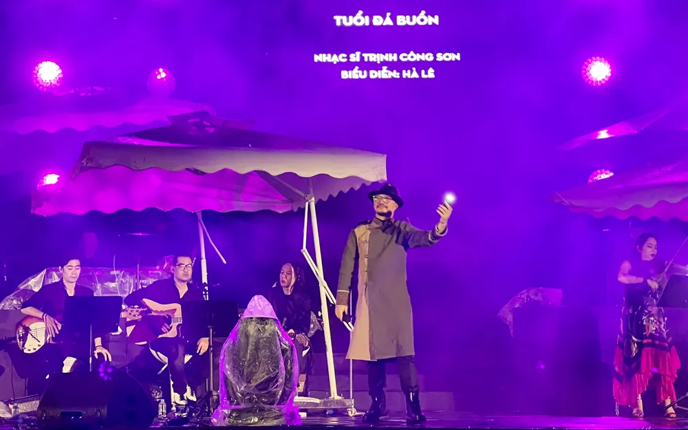 "Nối miền di sản" - Đêm nhạc Trịnh Công Sơn đặc biệt giữa lòng Hội An ảnh 10