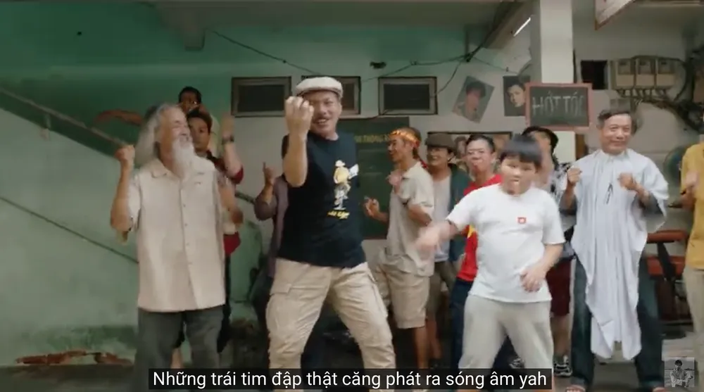 Đen Vâu và nhạc sĩ Trần Tiến cổ động bóng đá Việt Nam với ca khúc “Đi trong mùa hè” ảnh 3