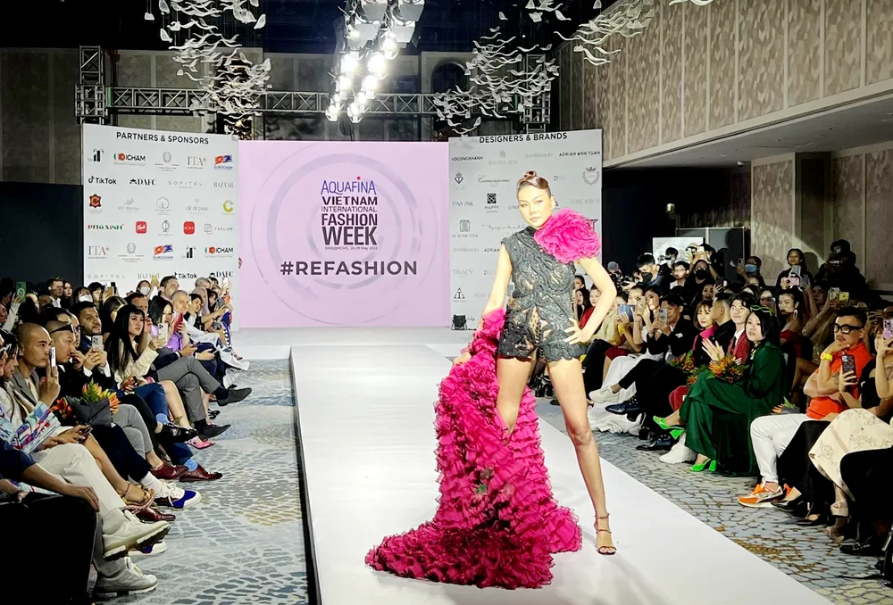 18 nhà thiết kế, thương hiệu thời trang tham gia Tuần lễ Thời trang Quốc tế Việt Nam Xuân Hè 2022 ảnh 4