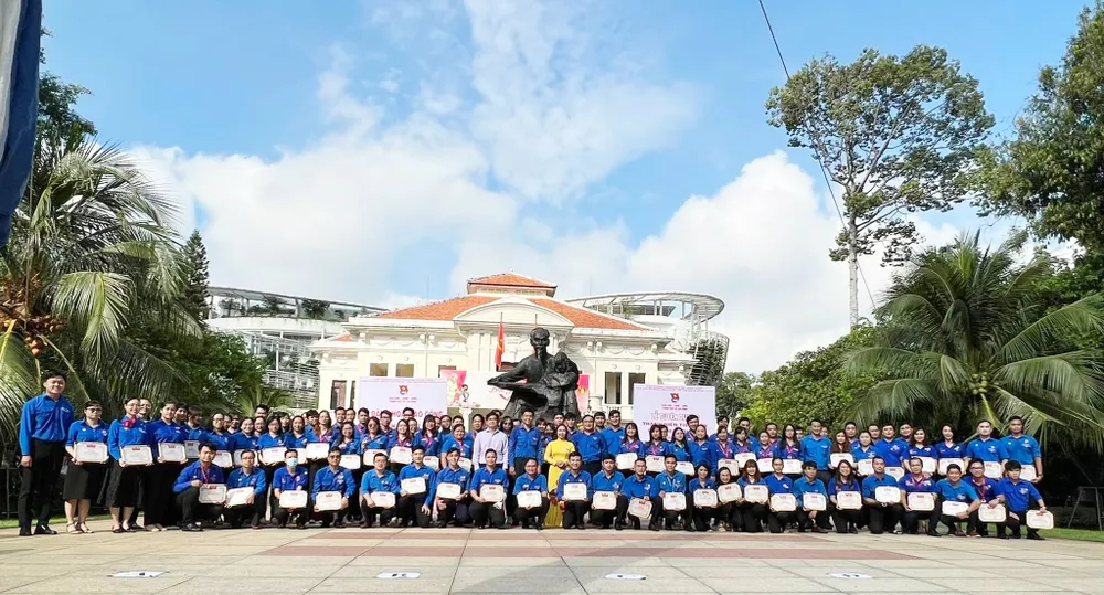 Thanh niên điển hình tiên tiến làm theo lời Bác năm 2022: Nỗ lực từng ngày, hết lòng phục vụ nhân dân ảnh 7