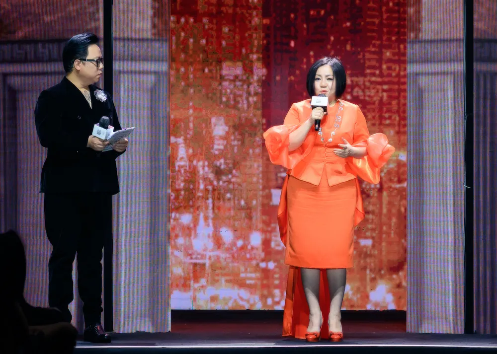 Khai mạc Tuần lễ thời trang Quốc tế Việt Nam Xuân Hè 2022 ảnh 2