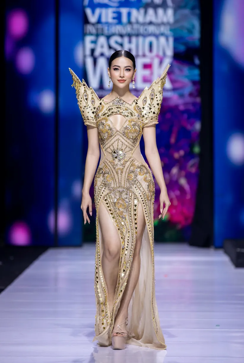 Mãn nhãn cùng Tuần lễ Thời trang Quốc tế Việt Nam xuân hè 2022 ảnh 12