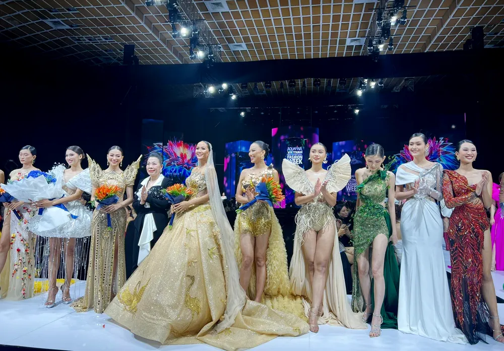 Mãn nhãn cùng Tuần lễ Thời trang Quốc tế Việt Nam xuân hè 2022 ảnh 10