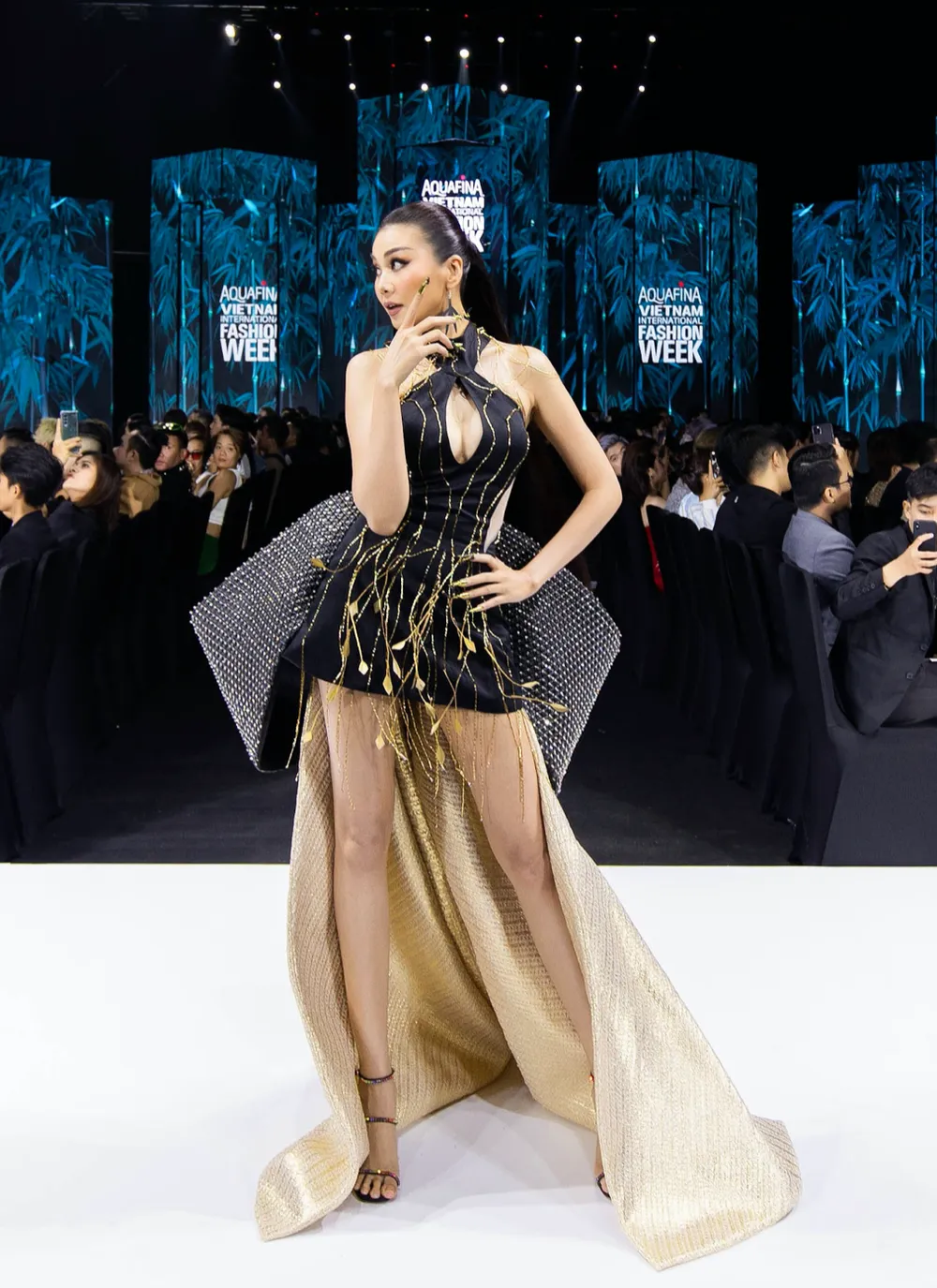 Mãn nhãn cùng Tuần lễ Thời trang Quốc tế Việt Nam xuân hè 2022 ảnh 19