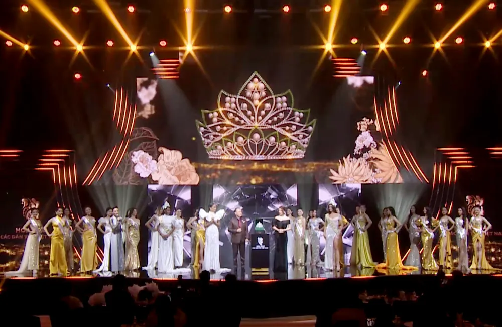 Hoa hậu Lindsey Coffey, Hoa hậu Destiny Evelyn Wagner làm giám khảo chung kết Hoa hậu Các dân tộc Việt Nam 2022 ảnh 9