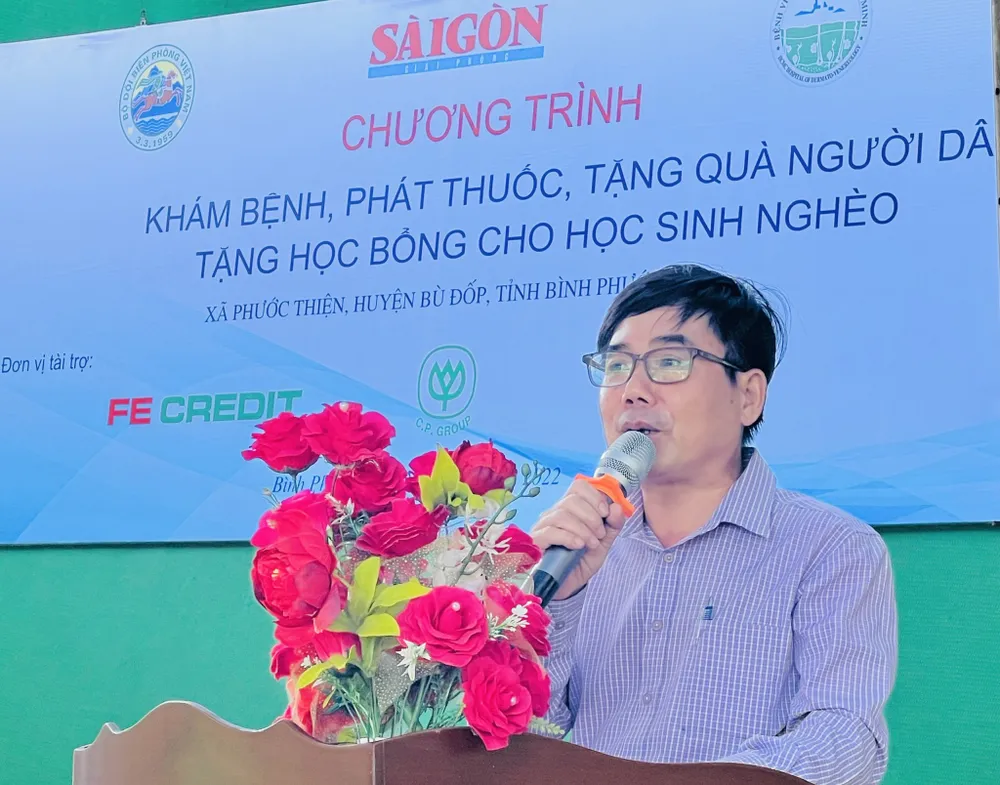 Khám bệnh, phát thuốc, trao tặng quà cho người dân, học sinh khó khăn vùng biên giới Bình Phước ảnh 2