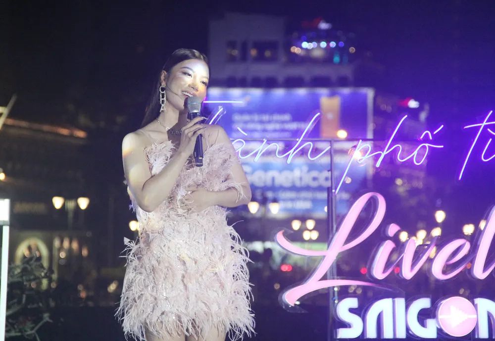 Đức Tuấn, Hiền Trinh, Phượng Vũ nồng ​nàn trong đêm nhạc “Tình ca phố” ảnh 3