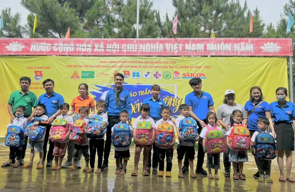 Chăm lo cho hàng trăm người dân, học sinh khó khăn vùng cao Đắk Nông ảnh 4
