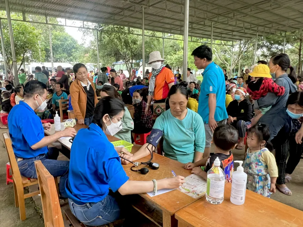 Chăm lo cho hàng trăm người dân, học sinh khó khăn vùng cao Đắk Nông ảnh 8