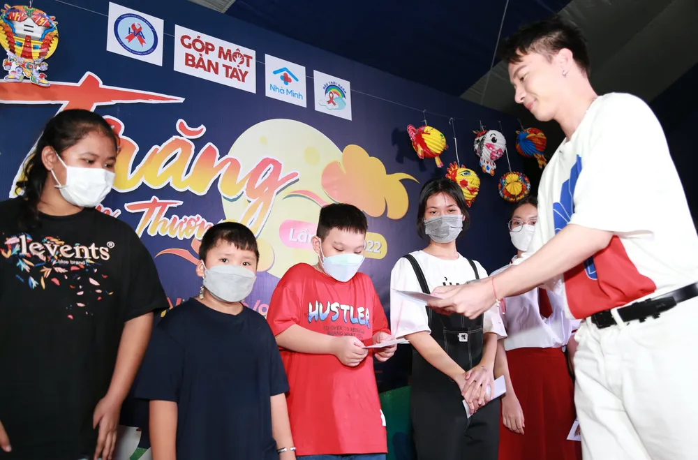 Tổ chức trung thu sớm cho trẻ bị ảnh hưởng HIV/AIDS ảnh 2