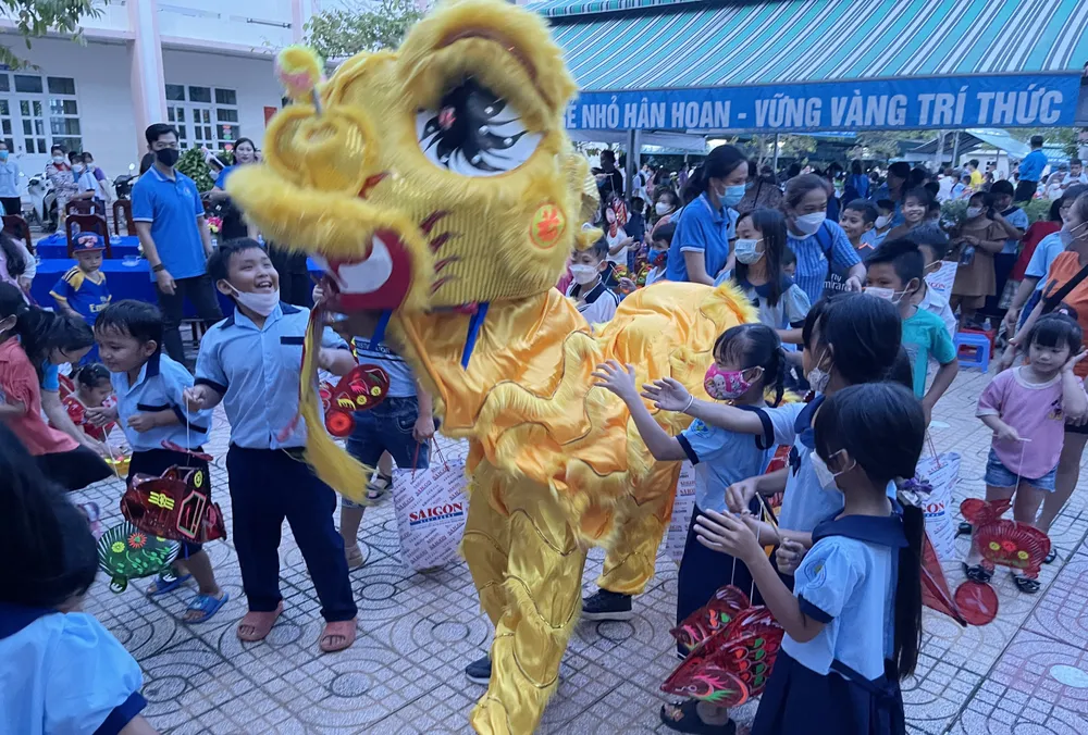 Mang Đêm hội trăng rằm về với trẻ em Bình Chánh ảnh 14