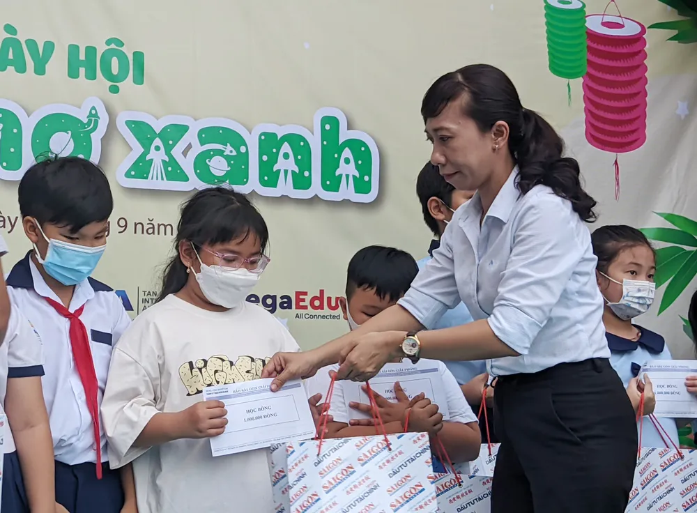 Mang Đêm hội trăng rằm về với trẻ em Bình Chánh ảnh 7