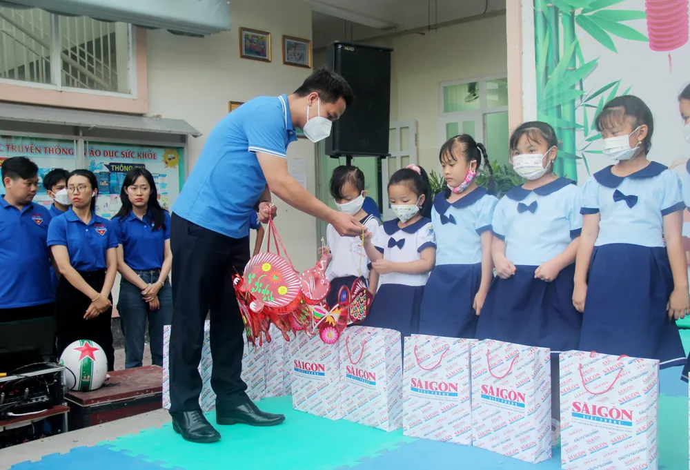 Mang Đêm hội trăng rằm về với trẻ em Bình Chánh ảnh 9