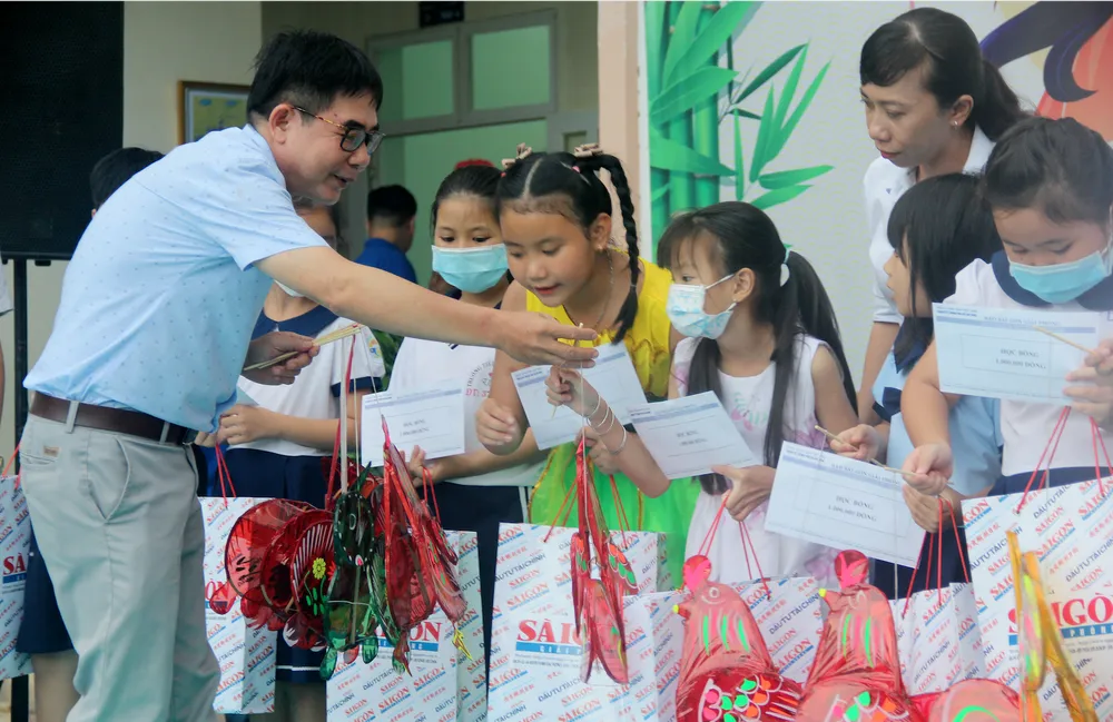 Mang Đêm hội trăng rằm về với trẻ em Bình Chánh ảnh 3