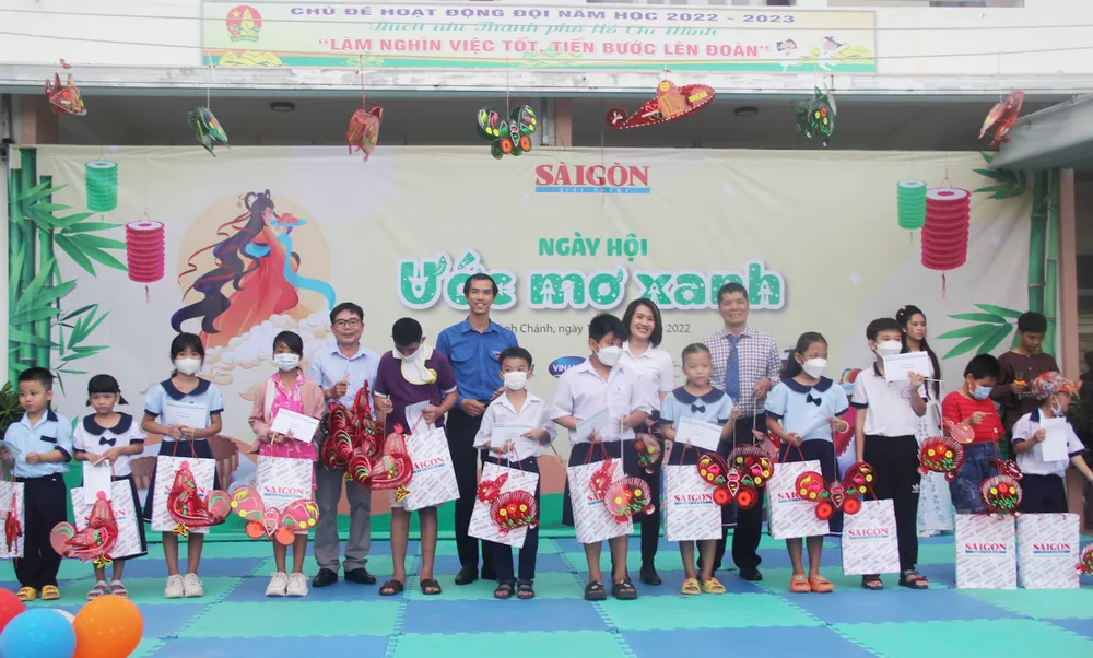 Mang Đêm hội trăng rằm về với trẻ em Bình Chánh ảnh 11