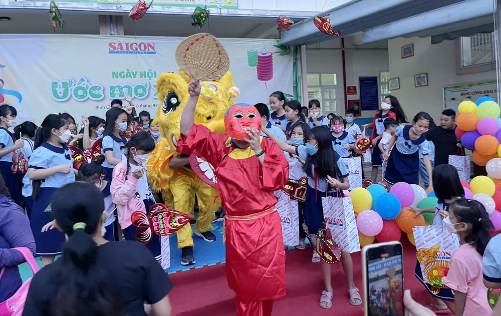 Mang Đêm hội trăng rằm về với trẻ em Bình Chánh ảnh 15