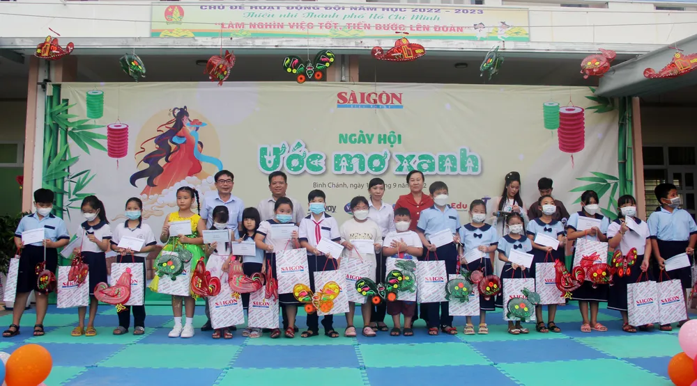Mang Đêm hội trăng rằm về với trẻ em Bình Chánh ảnh 1