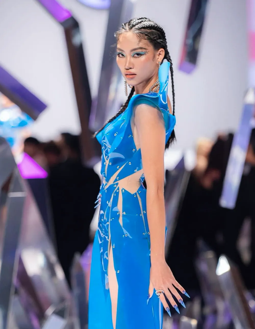 NTK Nguyễn Minh Tuấn bùng nổ với show thời trang “Inside”  ảnh 7