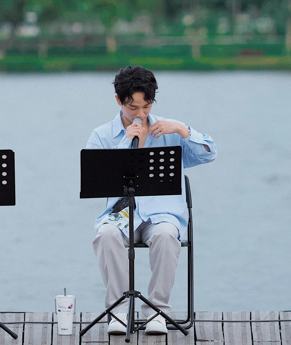 Trúc Nhân “gây bão” khi thể hiện ca khúc “Đôi bờ” ảnh 1