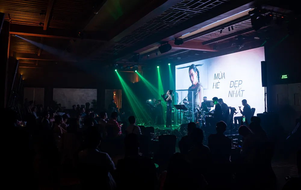 Ca sĩ Trini - “nàng thơ” Quốc Bảo “vẽ mình” trong liveshow Chân dung ảnh 2