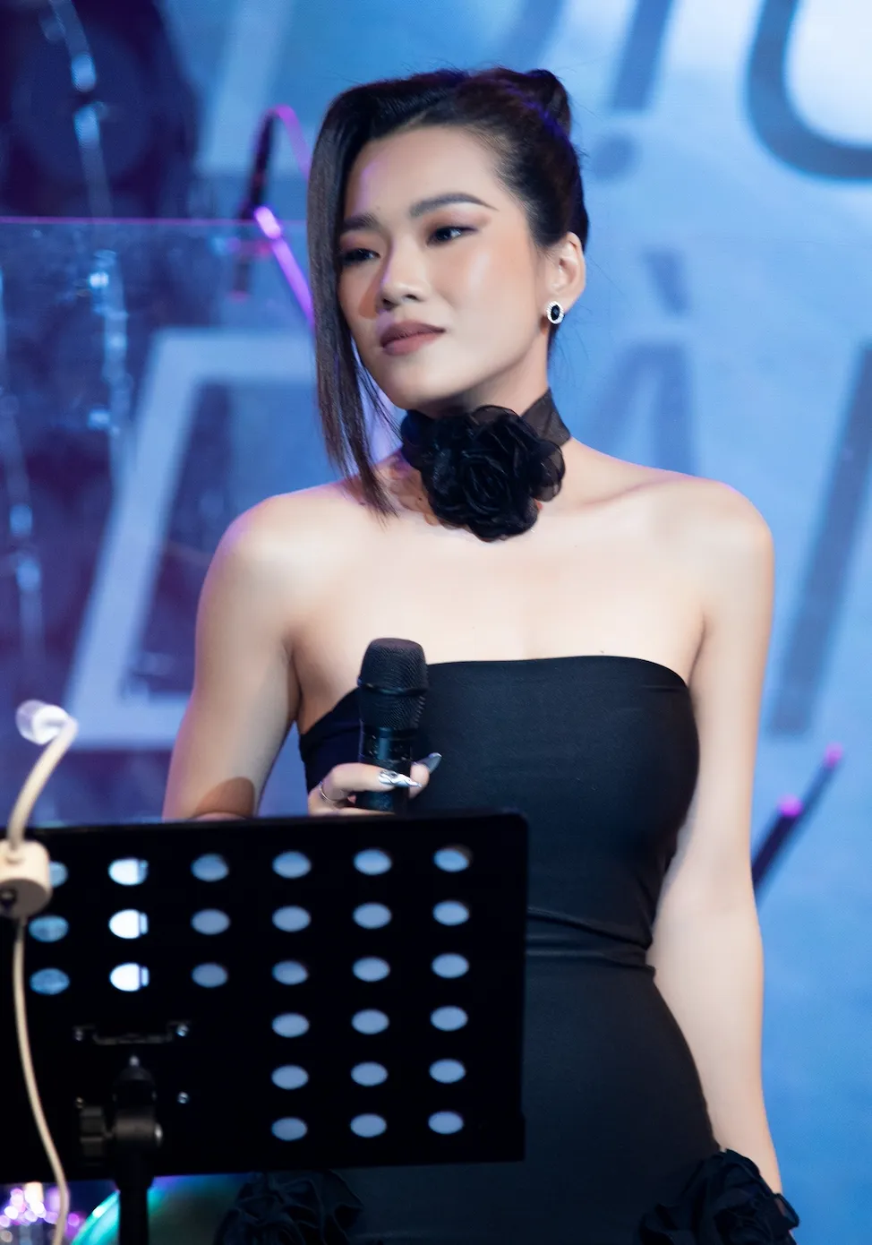 Ca sĩ Trini - “nàng thơ” Quốc Bảo “vẽ mình” trong liveshow Chân dung ảnh 3