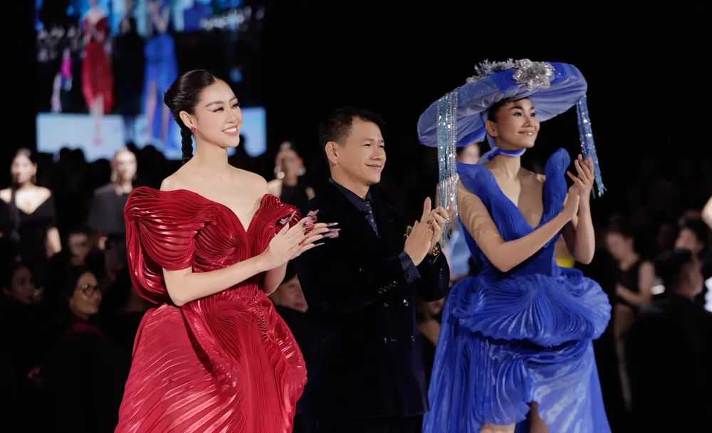 Tuần lễ thời trang Quốc tế Việt Nam Thu Đông 2022 khai mạc đậm đà bản sắc Hà Nội ảnh 1