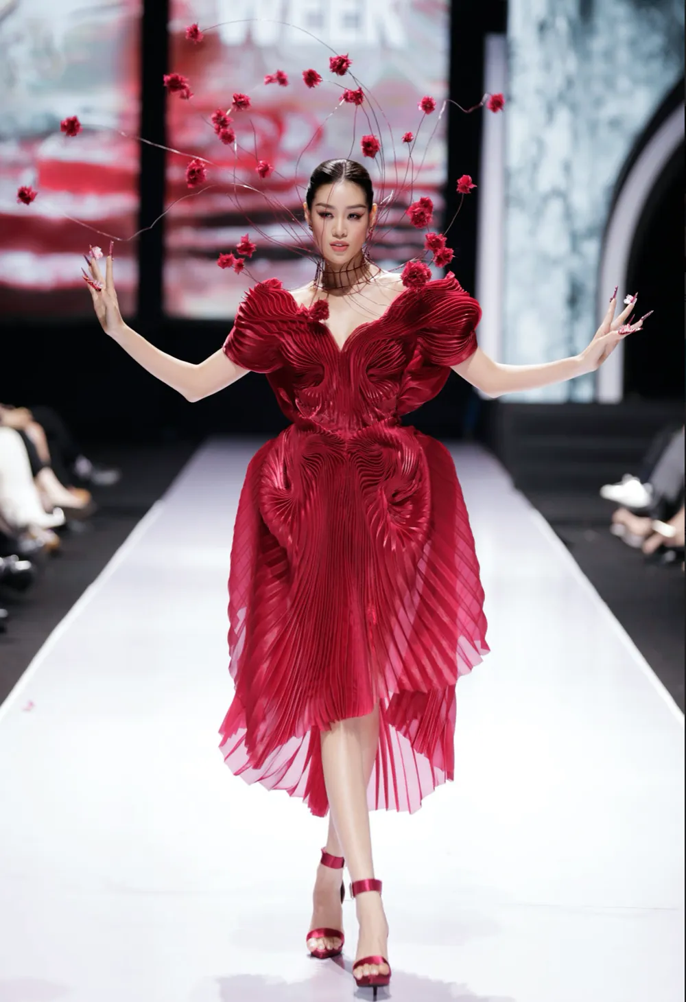 Tuần lễ thời trang Quốc tế Việt Nam Thu Đông 2022 khai mạc đậm đà bản sắc Hà Nội ảnh 3