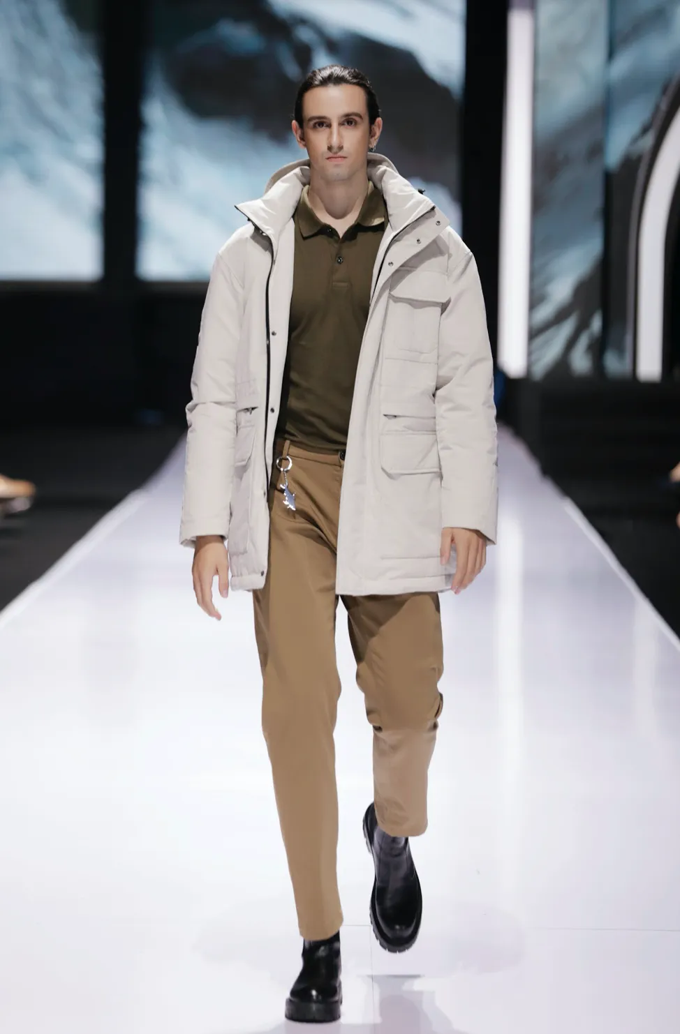 Tuần lễ thời trang Quốc tế Việt Nam Thu Đông 2022 khai mạc đậm đà bản sắc Hà Nội ảnh 12