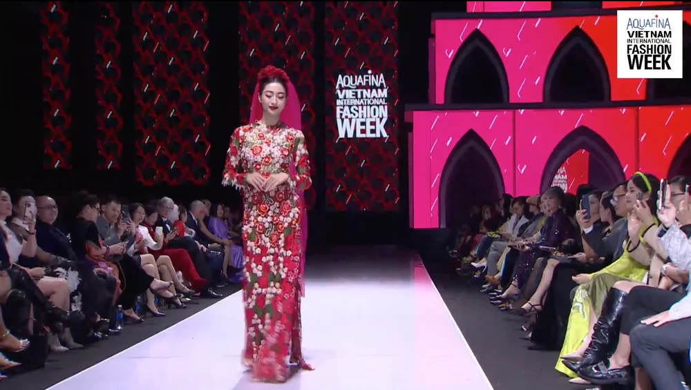Tuần lễ thời trang Quốc tế Việt Nam Thu Đông 2022 khai mạc đậm đà bản sắc Hà Nội ảnh 7