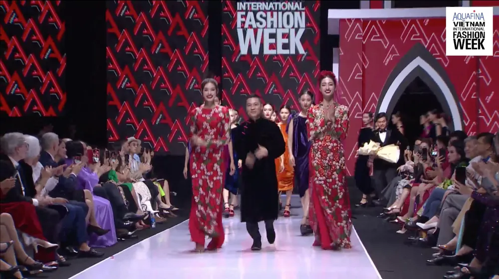 Tuần lễ thời trang Quốc tế Việt Nam Thu Đông 2022 khai mạc đậm đà bản sắc Hà Nội ảnh 5