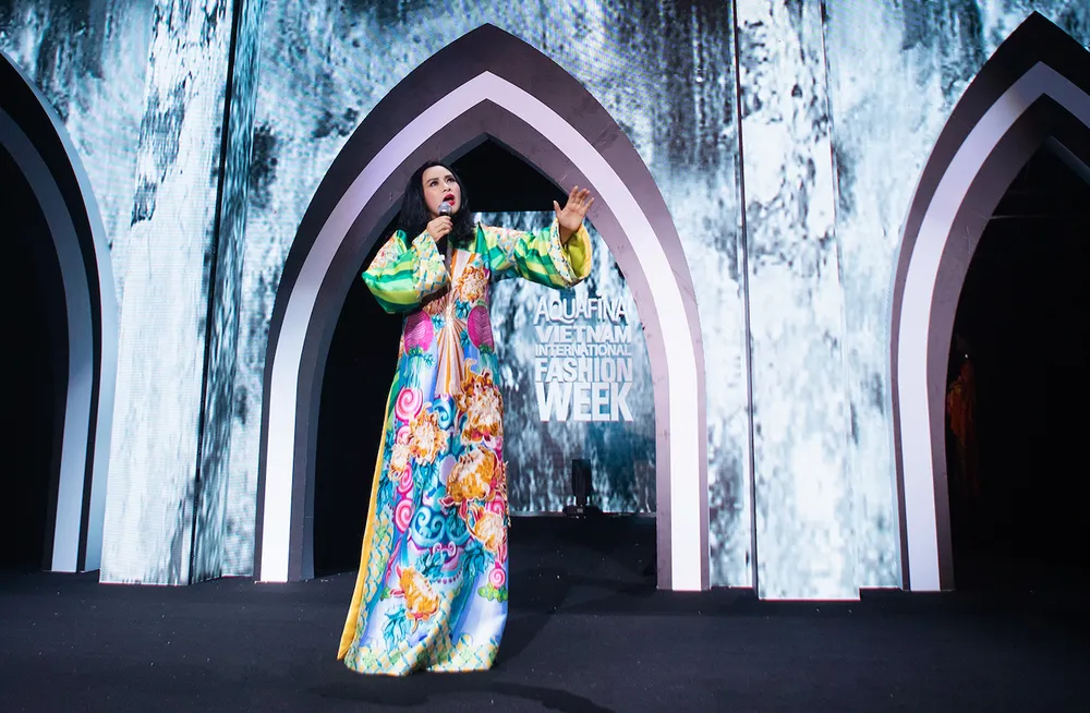 Tuần lễ thời trang Quốc tế Việt Nam Thu Đông 2022 khai mạc đậm đà bản sắc Hà Nội ảnh 13