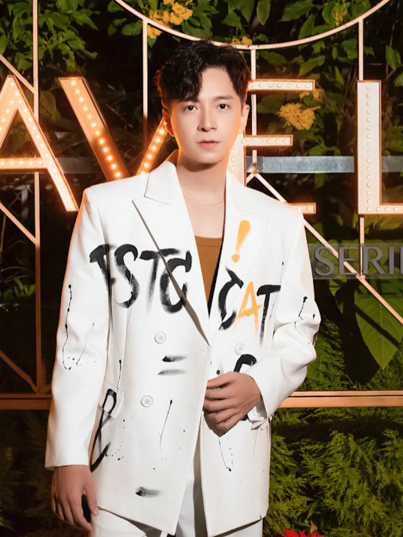 Năng nổ hoạt động trong năm 2022, Ngô Kiến Huy hái quả ngọt khi là ứng viên giải Mai Vàng 2022 hạng mục "Ca sĩ được yêu thích"