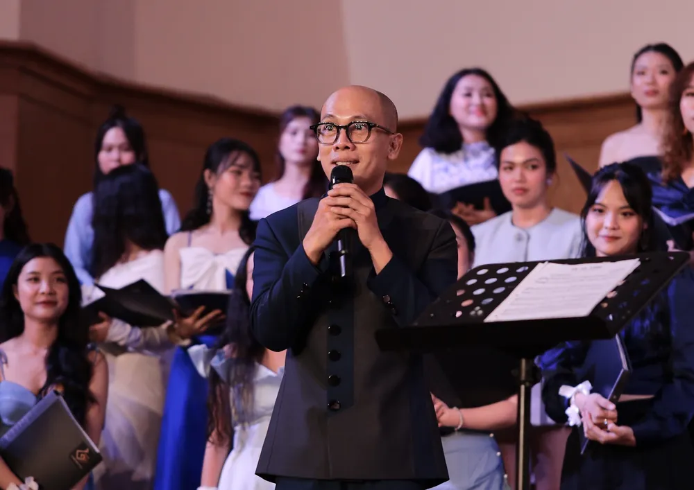 Nghệ sĩ Huỳnh Quang Thái, Chỉ huy - Giảng viên thanh nhạc Saigon Choir (Nhạc viện TPHCM) chia sẻ về nỗ lực của các nghệ sĩ trẻ. Ảnh: THANH HÙNG