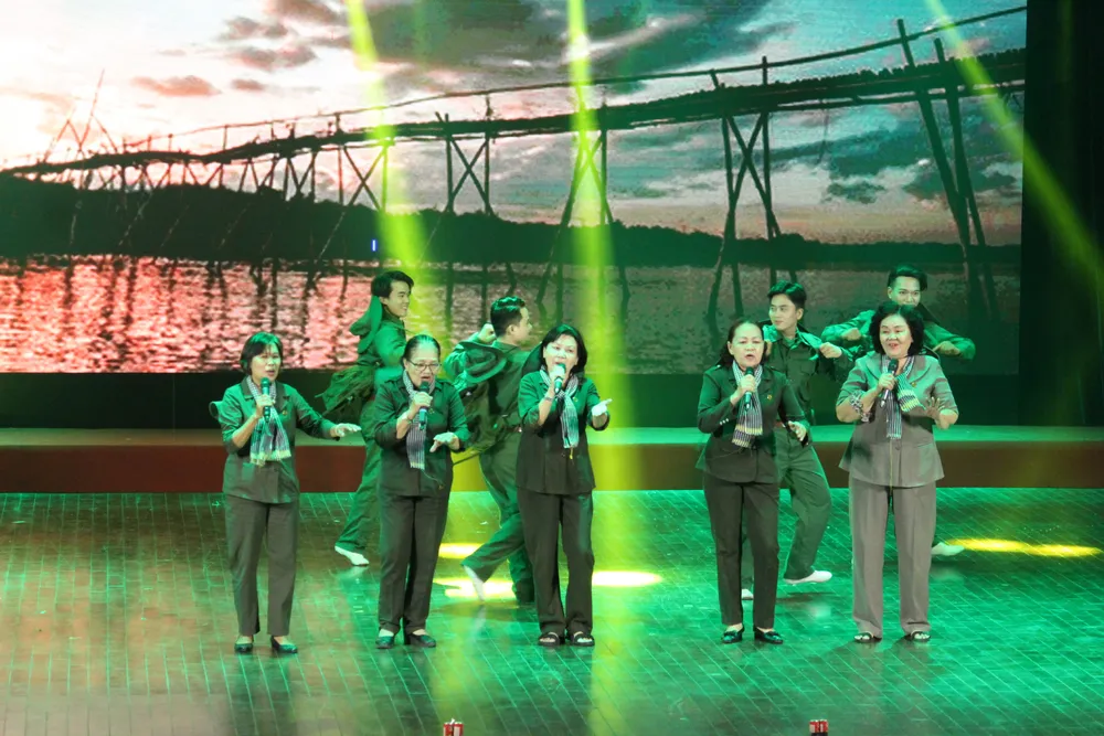 Các cựu TNXP biểu diễn giao lưu trong chương trình "Một thời đẹp nhất"