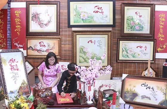 Các hoạt động vẽ tranh, chữ thư pháp