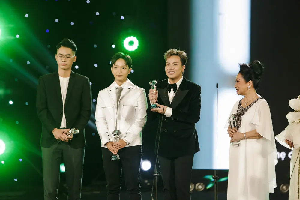 Ê kip thực hiện Về nghe mẹ ru