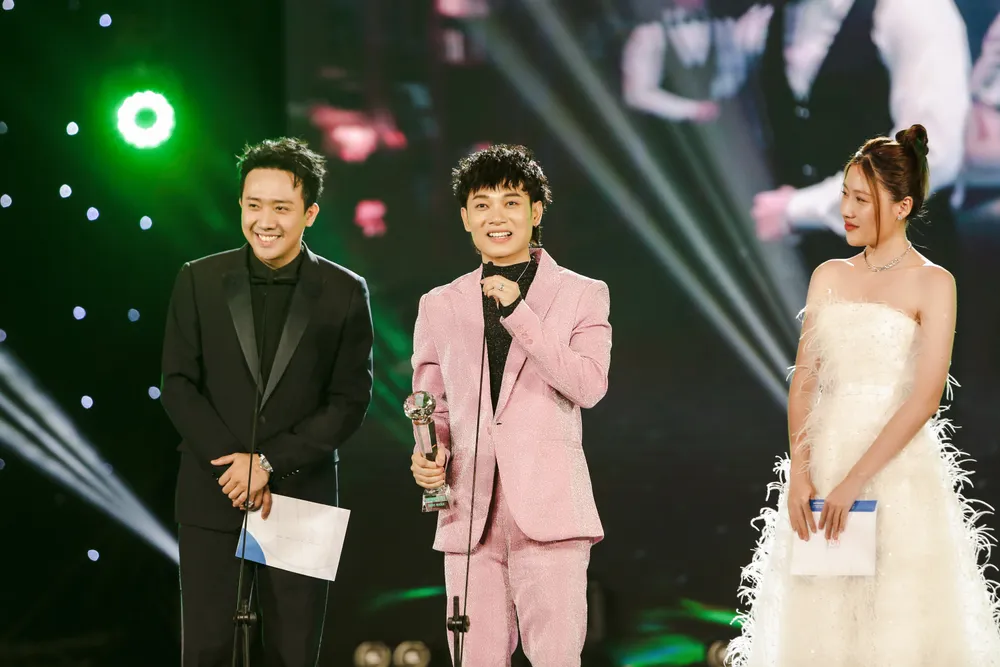 Trúc Nhân nhận 3 giải thưởng